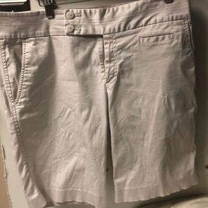 Old Navy Cream Bermudas w/ Zipper and 5 Pockets